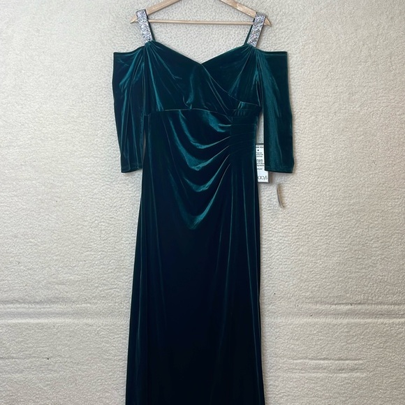 NWT R&M Richards Womens Hunter Green Velvet Cold Shoulder Sparkle Gown SIZE 16 - Picture 4 of 13